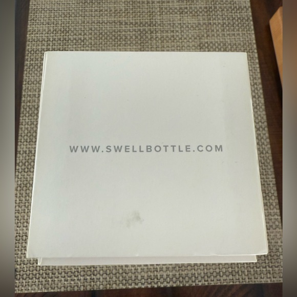 🆕 S’well swell stainless steel hot cold bottle Apple HQ logo Mothership store 🍎 - Picture 11 of 11